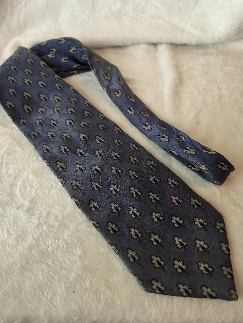 Joseph Abboud Men's Silk Necktie Blue Silver Ditsy Floral Leaf Pattern Tie